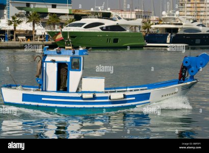 small-spanish-commercial-fishing-boat-entering-santa-pola-harbour-B8P3F1.jpg