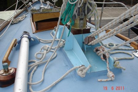 Mast step and mast sleeving.JPG