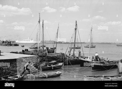 men-working-on-bawley-boats-moored-at-a-quay-at-gravesend-c1945-c1965-DDMYM2.jpg