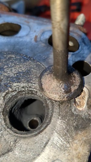 exhaust_valve_and_seat_before.jpg
