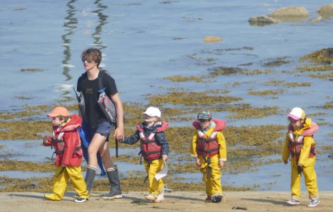 Roscoff. Preparing to put to sea. (small file).JPG