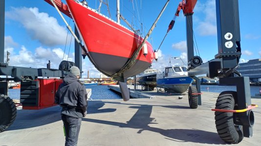 lining up for water.jpg