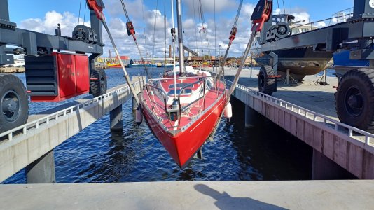 bring close to wall for us to board.jpg