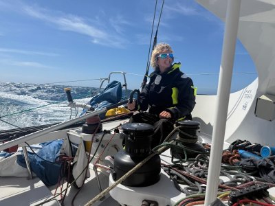 23.G40 whiskey jack melodie.jpg