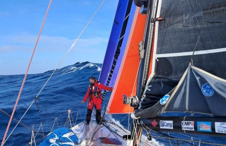 26.g40 colin foredeck.jpg