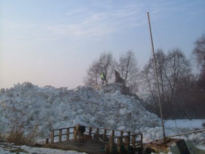 Ice wall 27 Mar 2010 (15).JPG