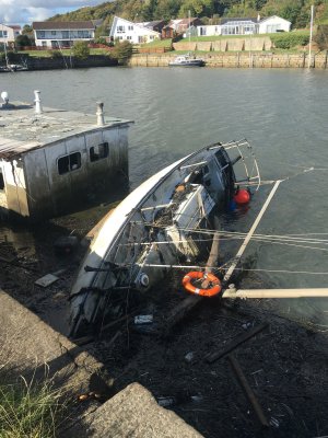 capsize_qt.jpg capsize_qt.jpg