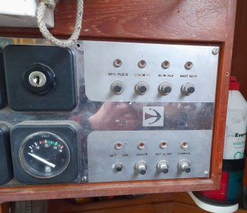 20241229.218 QS Engine start panel and nav light switch panel_ed1.jpg